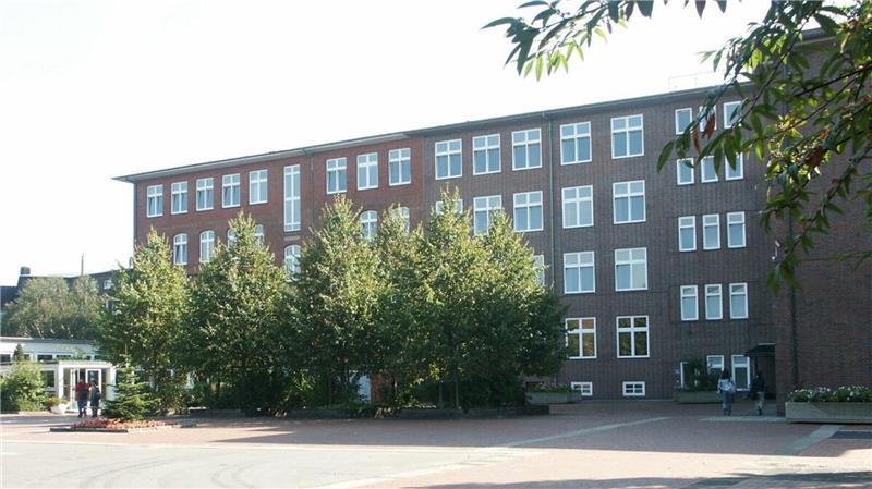 Das Amandus-Abendroth-Gymnasium (AAG) in Cuxhaven: Hier ging am Montagabend die Nachricht ein. 