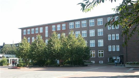 Das Amandus-Abendroth-Gymnasium (AAG) in Cuxhaven: Hier ging am Montagabend die Nachricht ein. 