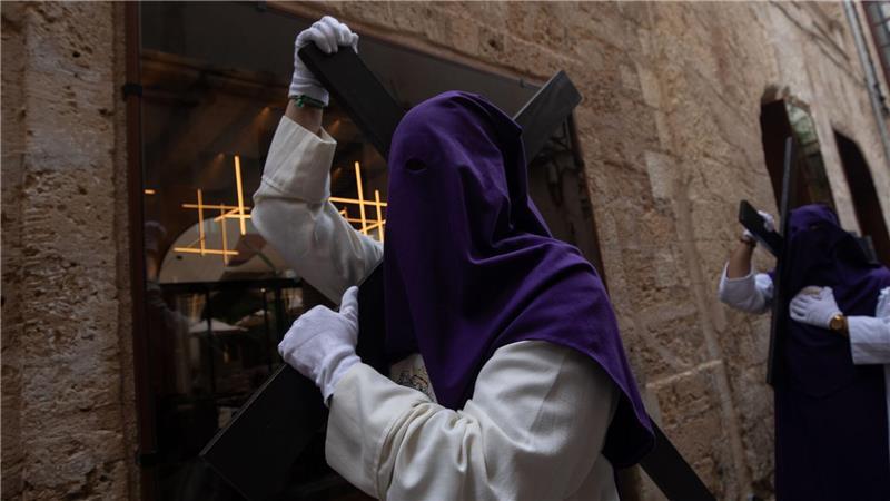 Warum vor Ostern so viele Spanier auf den Straßen sind Das Ambiente ist beinahe angsteinflößend. (Foto aktuell)