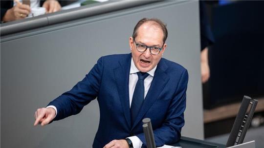 „Das Ampel-Experiment hat seine Legitimation verloren. Eine angemessene Reaktion darauf wären Neuwahlen“, sagt CSU-Landesgruppenchef Alexander Dobrindt.