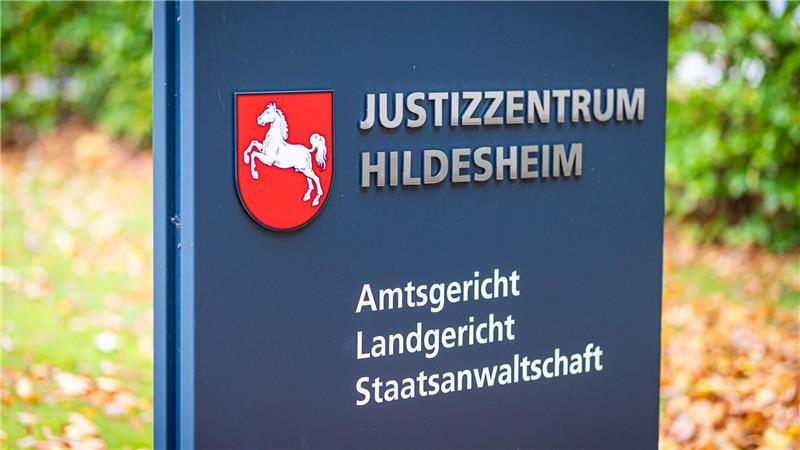 Das Amtsgericht Hildesheim hat auf Antrag der Staatsanwaltschaft Untersuchungshaftbefehl gegen den Tatverdächtigen erlassen. (S<mbolbild)