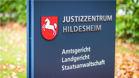 Das Amtsgericht Hildesheim hat auf Antrag der Staatsanwaltschaft Untersuchungshaftbefehl gegen den Tatverdächtigen erlassen. (S<mbolbild)