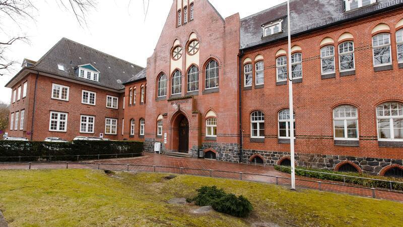 Das Amtsgericht Neumünster hat ein Urteil im Prozess um einen Unfall wegen Sekundenschlafs gefällt. (Archivfoto)