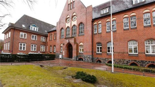 Das Amtsgericht Neumünster hat ein Urteil im Prozess um einen Unfall wegen Sekundenschlafs gefällt. (Archivfoto)