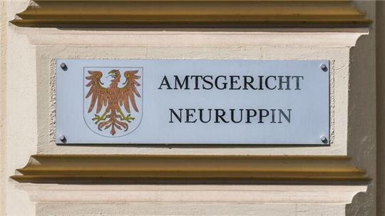 Das Amtsgericht Neuruppin hat einen Haftbefehl gegen einen 16-Jährigen wegen des Verdachts der Planung eines gemeinschaftlichen Terroranschlags erlassen.