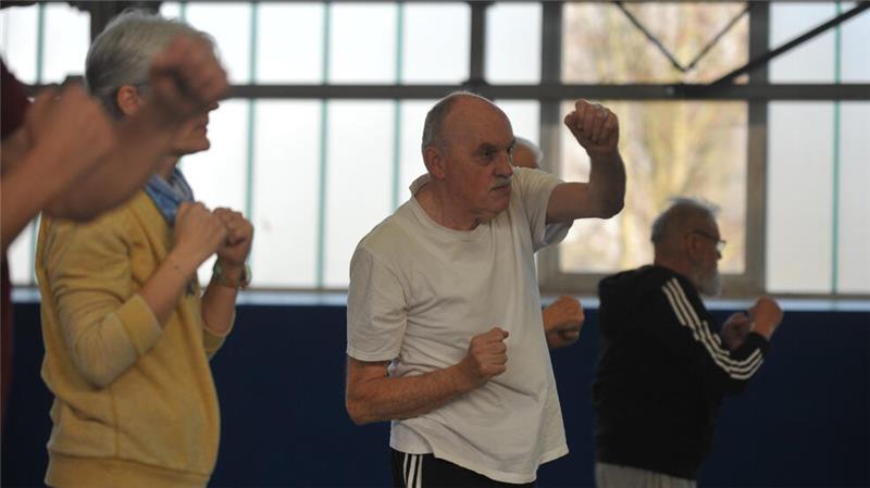 Wie Boxen bei Parkinson hilft: „Ein blaues Auge hatte noch keiner“ Das Angebot wird gut angenommen. Zehn Teilnehmer gehören zum festen Stamm.