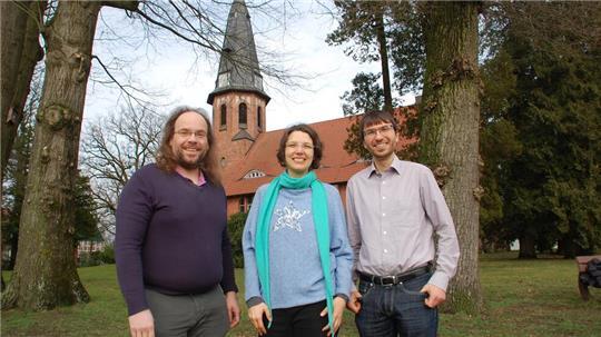 Das Apenser Pastoren-Trio Olaf Giesecke (links), Carmen und Daniel Hoffmann.