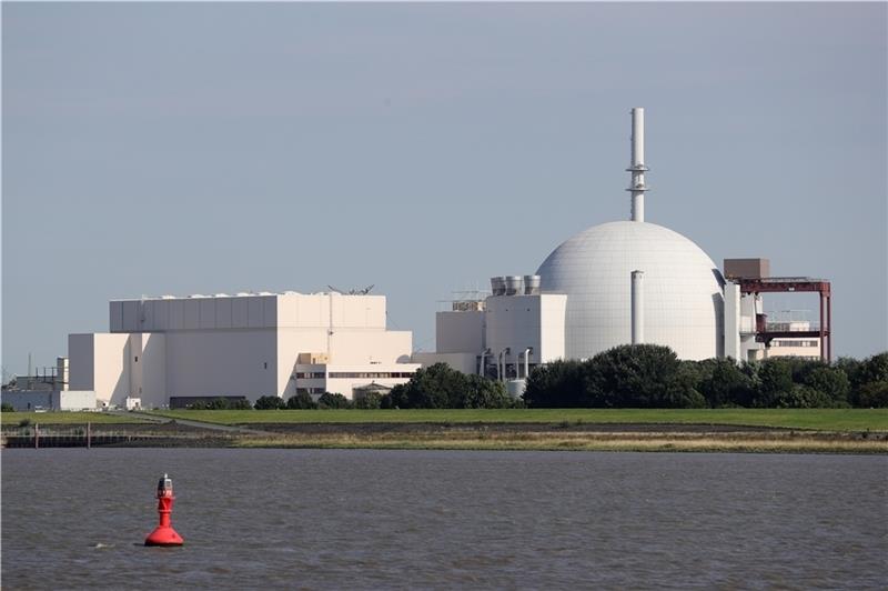 Das Atomkraftwerk Brokdorf soll zurückgebaut werden. Allerdings wirft das Vorhaben zahlreiche Fragen und Befürchtungen wegen radioaktiver Einleitungen und Strahlung auf. Foto: Archiv