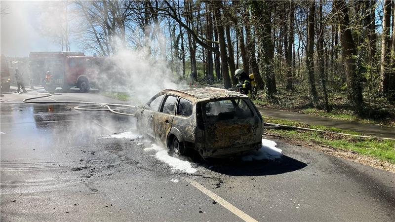 Das Auto ist vollständig ausgebrannt.