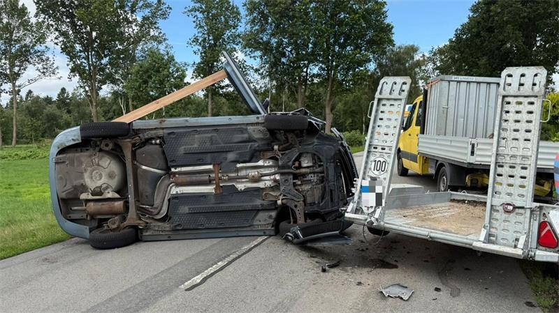 Das Auto musste abgeschleppt werden.