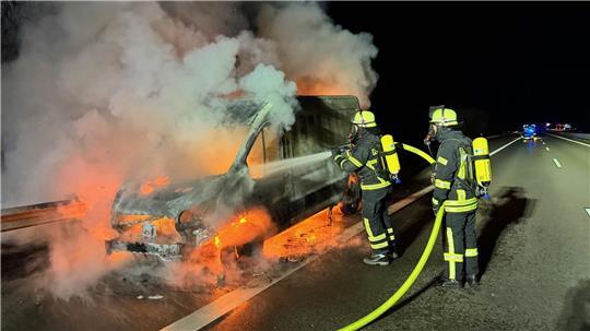 Das Auto stand in Vollbrand und war nicht mehr zu retten.