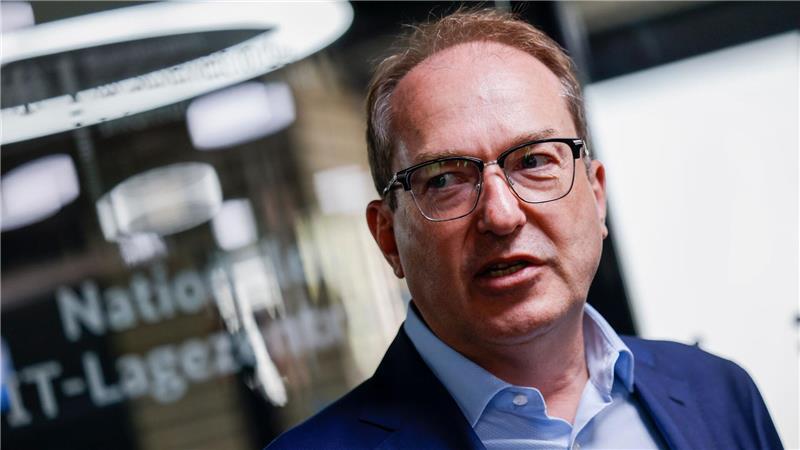 Dobrindt will mehr in Cyber-Sicherheit investieren Das BSI soll laut Dobrindt mit mehr Geld ausgestattet werden, um die Cyber-Sicherheit zu stärken.