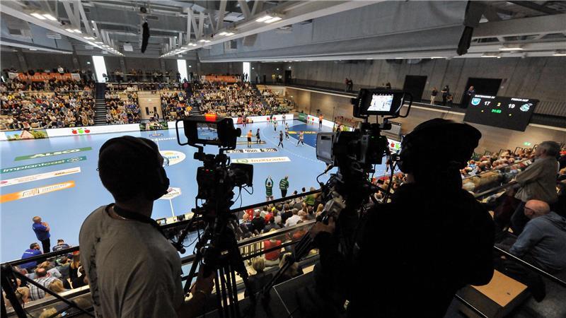 Kühlschränke statt Konflikte: BSV und Stadt legen Hallen-Streit bei Das BSV-Spiel gegen Göppingen wurde mit fünf Kameras gefilmt.