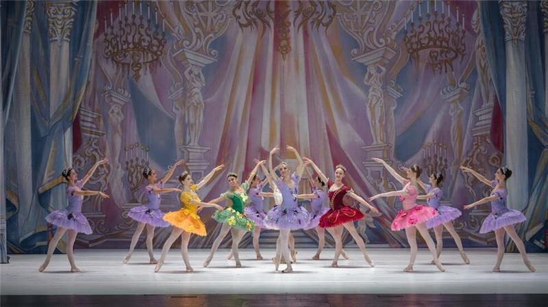 „Dornröschen“: Tanzworkshop und Besuch des Balletts im Stadeum Das Ballett „Dornröschen“, komponiert von Pjotr Iljitsch Tschaikowsky, wird im Stadeum aufgeführt.