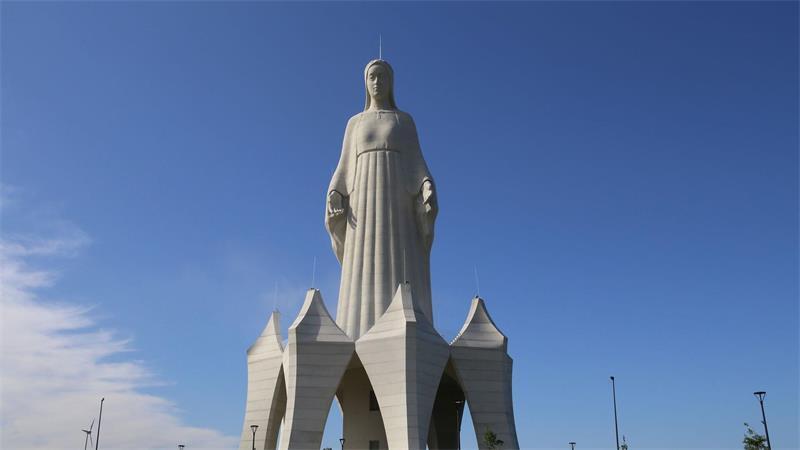Riesige Marienstatue in Polen soll Pilger anziehen Das Bauwerk hat eine Gesamthöhe von mehr als 55 Metern.