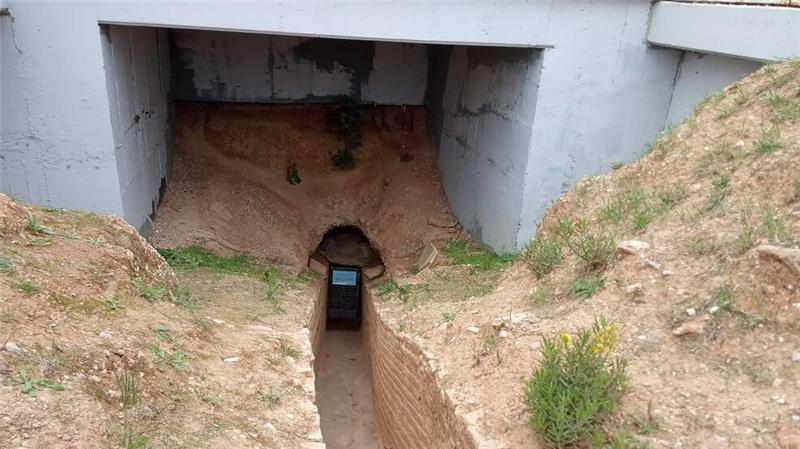 Das Bauwerk verläuft zum größten Teil unterirdisch, ist gut erhalten und führt Wasser.