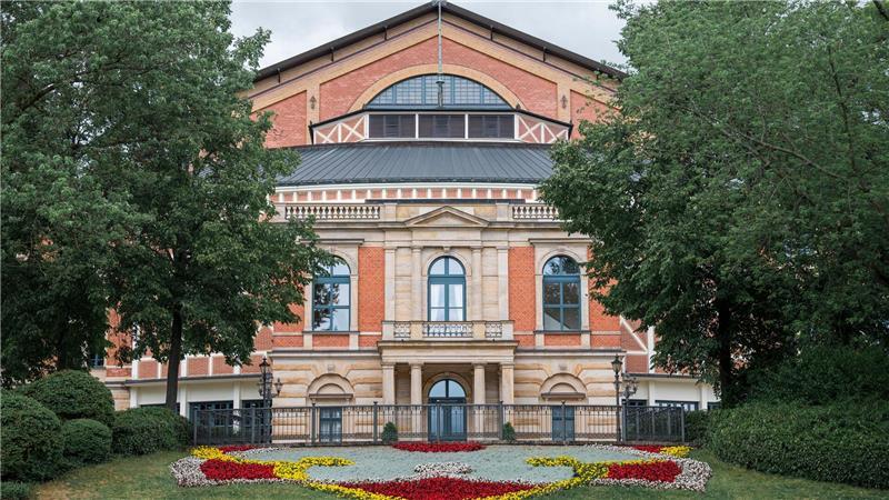 Bayreuther Festspiele noch nicht ausverkauft Das Bayreuther Festspielhaus öffnet am 25. Juli für die diesjährige Spielzeit. (Archivbild)
