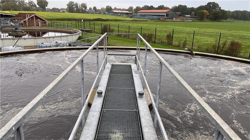 Das Belebungsbecken ist Fertigungshalle, Kantine und Wellnessbereich für die Millionen Mitarbeiter - die Bakterien.