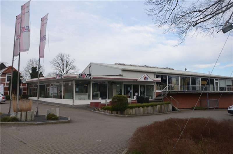 Das Betriebsgebäude von Stöver direkt an der B 73 in Himmelpforten steht leer. Foto: von Allwörden