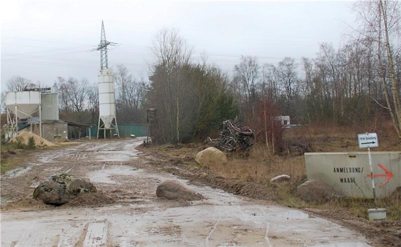 Politik lehnt große Recyclinganlage in Goldbeck ab Das Betriebsgelände in Goldbeck, das 2021 von Holcim Deutschland übernommen und unter altem Namen fortgeführt wurde. Foto: Laudien