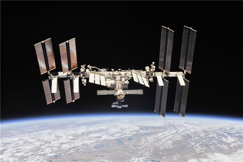 Das Bild zeigt die Internationale Raumstation (ISS). Foto: picture alliance/dpa/NASA | -