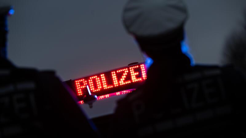 Darum ist heute so viel Polizei im Stader Nachbarkreis unterwegs Das Blaulicht bleibt aus: Dennoch werden im Kreis Harburg bis zu 45 Einsatzfahrzeuge unterwegs sein.