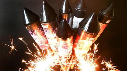 Das Böllerverbot zu Silvester wurde vom OVG vorerst gekippt (Archivbild).