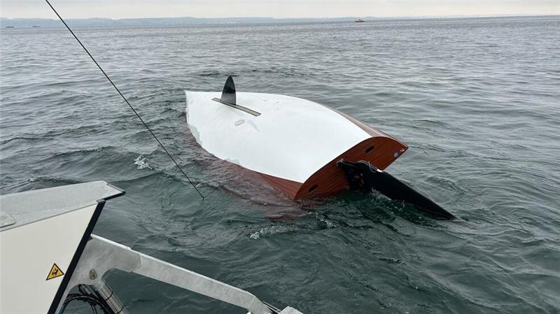 Wettkampfboot kentert auf Bodensee - zwei Segler tot Das Boot der zwei Männer wurde vor Münsterlingen in der Schweiz gefunden.