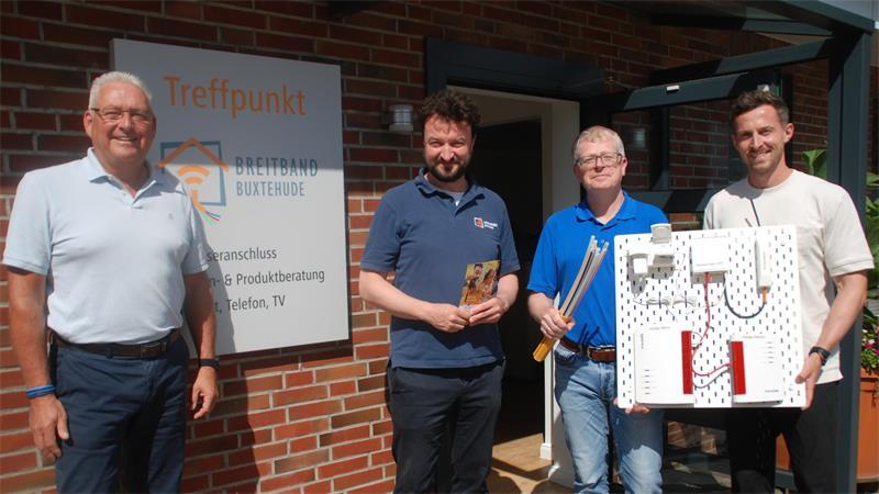 Schnelles Internet für Beckdorf: Das müssen Sie wissen Das Breitband-Team der Stadterke Buxtehude (v.l.): Geschäftsführer Stefan Babis, Daniel Berheide, Christian Brandt und Team-Leiter Jan Fitschen.