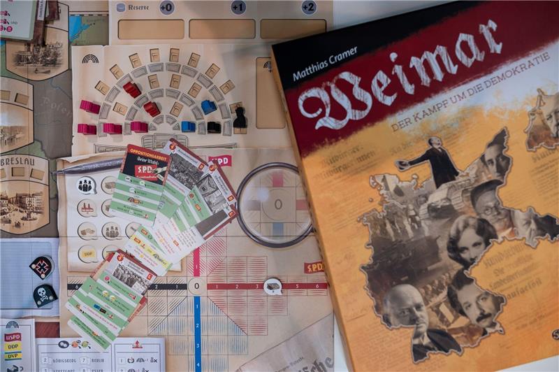Weltgrößte Brettspielemesse am Start: Macht Spielen schlau? Das Brettspiel «Weimar: Der Kampf um die Demokratie» kann einem Forscher zufolge auch in der Oberstufe eingesetzt werden.