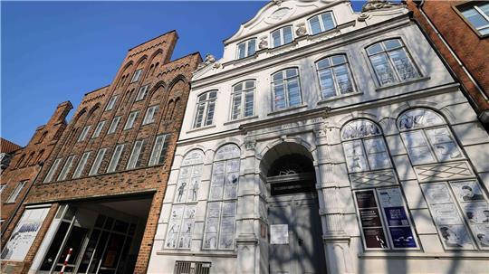 Das Buddenbrookhaus war Handlungsort von Thomas Manns Roman „Buddenbrooks“ und Stammsitz der Familie Mann. (Symbolbild)