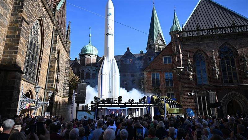 Das Bürgerfest begann mit einem symbolischen Raketenstart. 
