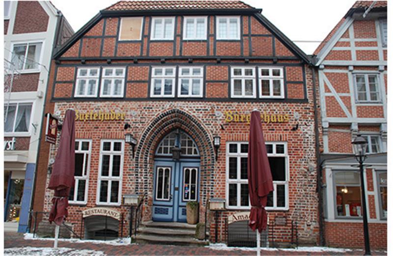 Das Bürgerhaus in der Langen Straße, in dem die Gaststätte Amadeus untergebracht ist. Sie wird seit kurzem von neuen Wirten betrieben.