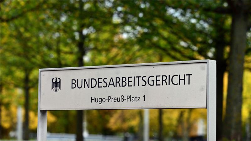 Das Bundesarbeitsgericht stärkt die Rechte von Frauen bei Streit um die gleiche Bezahlung wie Männer (Illustration) 