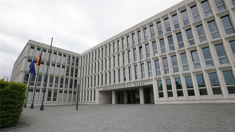 Das Bundesinnenministerium verweist auf den hohen Schutzgehalt von Artikel 16 Absatz 1 des Grundgesetzes. (Symbolbild)