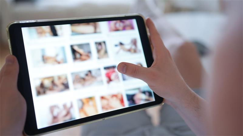 Zehn Jahre OnlyFans: Mein Körper, mein Abo, meine Wahl? Das Bundeskriminalamt ordnet die Risiken vorsichtig ein. (Symbolbild)