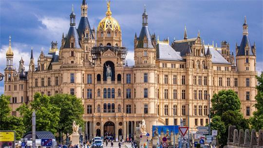 Das Bundesland Mecklenburg-Vorpommern möchte sich von US-Tech-Konzernen wie Microsoft stärker unabhängig machen. 