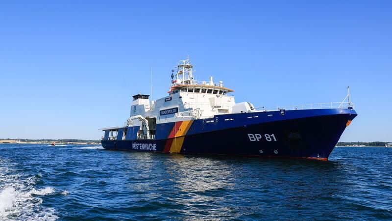 Das Bundespolizeischiff „Potsdam“ ist einen Fischkutter mit einem schwer verletzten Besatzungsmitglied zu Hilfe gekommen. (Archivbild)