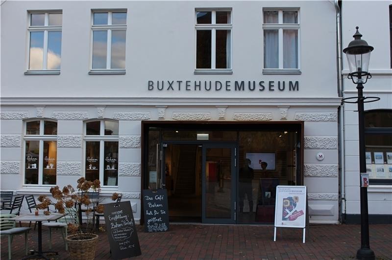 So entstand das Papier in Altkloster Das Buxtehude Museum war Thema im Kreis-Kulturausschuss. Foto: Frank