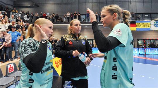 Das Buxtehuder Torhütergespann (von links). Lina Steinecke, Oliwia Kaminska und Marie Andresen.