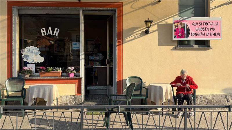 Nonna Anna macht Caffè - auch mit 100 noch Das Café „Bar Centrale“ ist ein beliebter Anlaufpunkt.