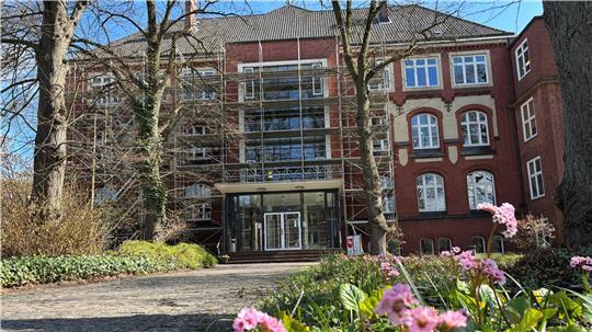 Das Carl-Diercke-Haus steht zwischen Bahnhof und Fußgängerzone und ist denkmalgeschützt.