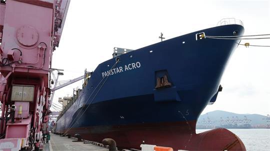 Das Containerschiff PanStar Acro befindet sich derzeit auf der Arktis-Route nach Europa.