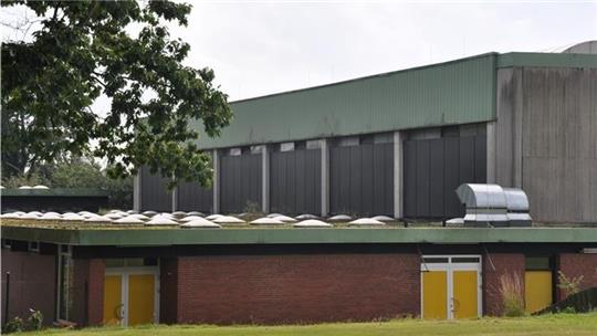 Das Dach der Horneburger Sporthalle.