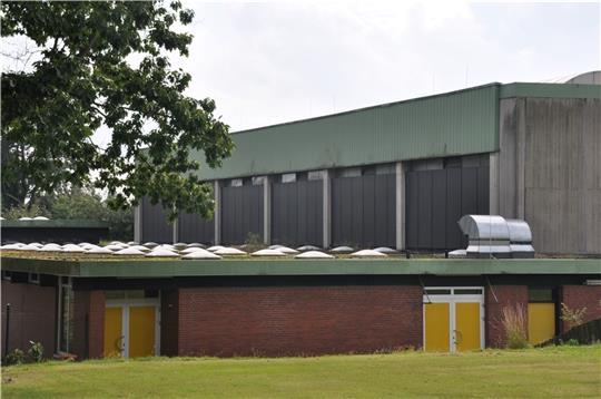 Das Dach und der Hallenboden der Sporthalle Hermannstraße werden erneuert. Foto: Lohmann