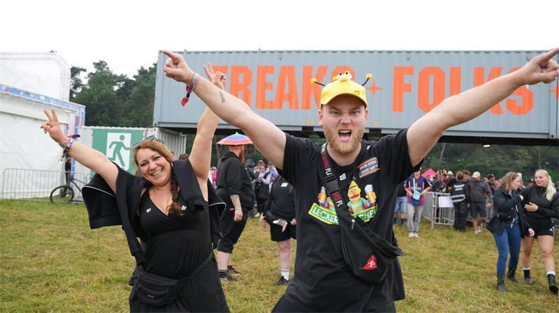 Das Deichbrand-Festival in Wanhöden steht an – und die Küste macht, was sie will: Sonne, Wind, Regen. Mit dieser Deichbrand-Packliste 2026 hast du Camping- und Infield-Basics dabei plus die kleinen Retter, die viele vergessen.