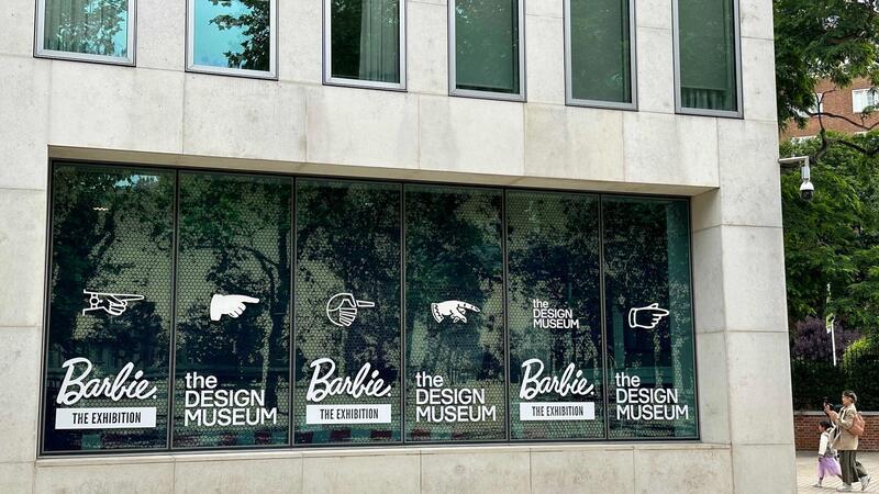 Pink ist mehr als eine Farbe: 65 Jahre Barbie-Hype Das Design Museum zeigt die Schau bis zum 23. Februar 2025.