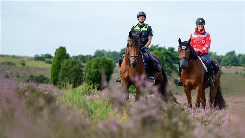 Das Deutsche Rote Kreuz und die Polizei sind gemeinsam im Einsatz.
