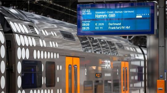 Das Deutschlandticket ist ein bundesweit gültiges Monatsabo für Busse und Bahnen im Nah- und Regionalverkehr. (Archivbild)