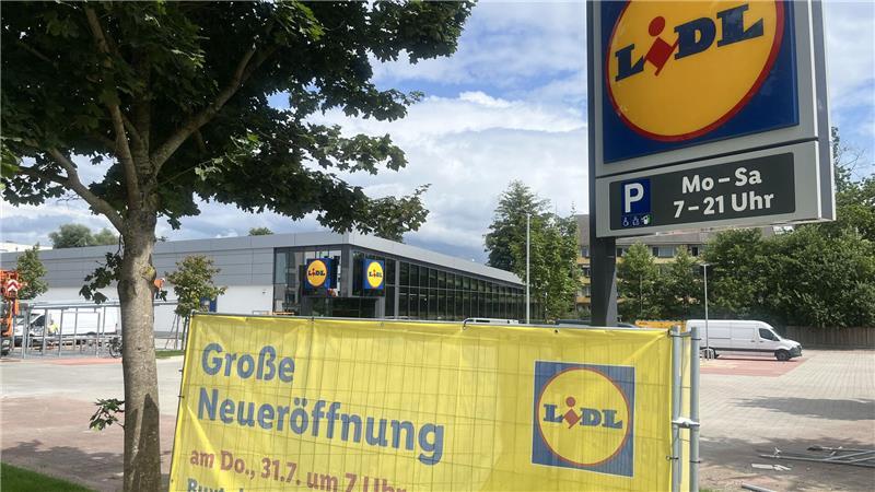 Nach zwei Jahren Schließung: Lidl eröffnet am Donnerstag mit Prominenz Das Discounter-Gebäude wird laut Lidl zu 100 Prozent mit grünem Strom betrieben.